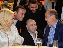 Şafak Sezer Erdoğan'ın elini öptü mü?