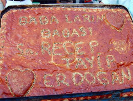 Ramazan ekmeğine Erdoğan'ın adını yazdı