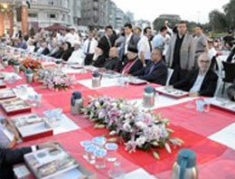 Taksim Meydanı'nda iftar yaptılar