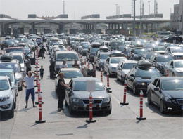 3 km'lik kuyruk çileden çıkarttı