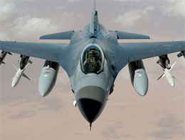 F 16 savaş uçağı pilotsuz uçuyor