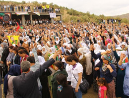 PKK mezarlığında 5 bin kişilik şov!