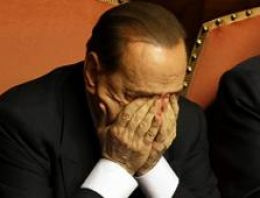 Berlusconi sona bir adım daha yaklaştı