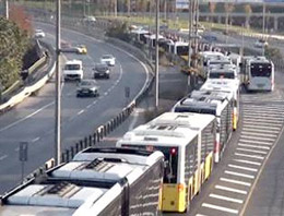 Metrobüs arızalandı seferler aksadı