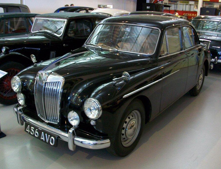 Klasik otomobil müzesi Ataşehir'de açıldı