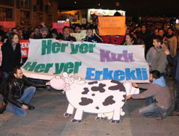 Kızlı erkekli protesto