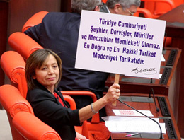 CHP'li vekilden pankartlı protesto!