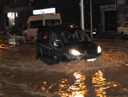 Eskişehir'de sokaklar göle döndü