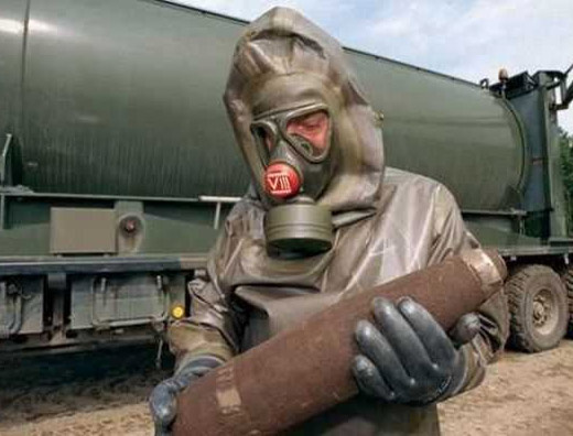 Esed'in kimyasal silahları denize indiriliyor