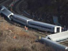 New York'ta raydan çıkan tren 'hız limitini aşmış'