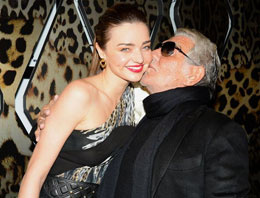 Miranda Kerr'e Cavalli öpücüğü 