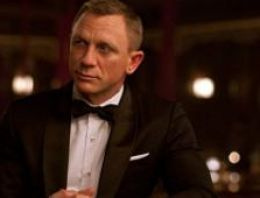 James Bond 'iktidarsız bir alkolik'