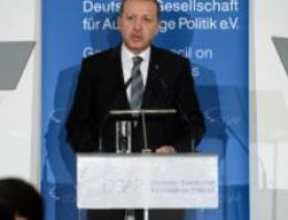 Başbakan Erdoğan'dan Berlin'de 17 Aralık mesajları