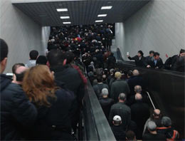 İstanbul sis altında Marmaray doldu!