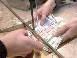 Fitch, 3 Türk bankasının notunu düşürdü
