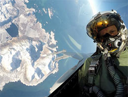 Norveçli F-16 pilotundan inanılmaz selfie!