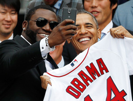 Barack Obama da selfie modasına uydu