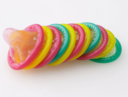 AIDS ile mücadelede renkli prezervatif