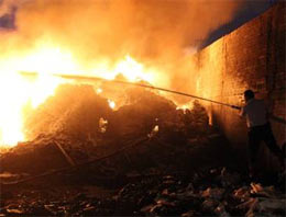 Gebze'de tahta fabrikasında yangın!