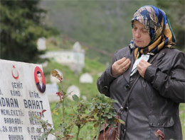 Başörtülü şehit annesinden Başbuğ’a cevap