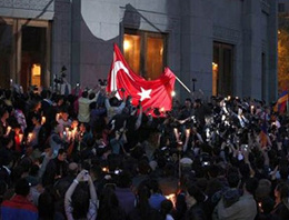 Erivan'da yine Türk bayrağı yakıldı