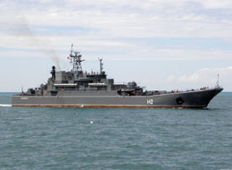 İki Rus savaş gemisi Boğaz'dan geçti 