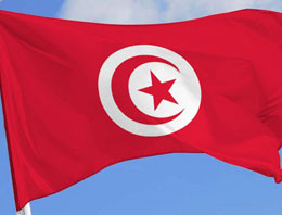 Fransız faşistleri için Türk bayrağı buymuş!