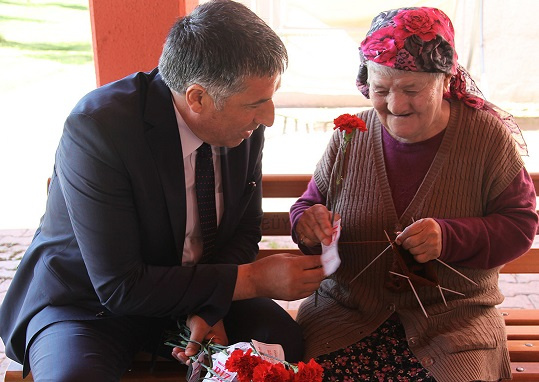 Ataşehir Belediyesi yaşlıları unutmadı