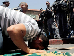 İsrail polisi Türkleri Mescid-i Aksa'ya sokmadı