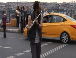 Taksim'de flüt çalan adam!