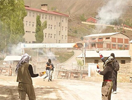 PKK yandaşları askeri kışlaya saldırdı!