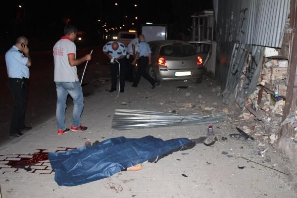 İzmir'de feci kaza: 1 ölü, 3 yaralı 