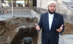 İmam ölmeden mezarını kazdı