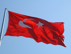 İzmir'de Türk Bayrağı'na zarar verildi iddiası