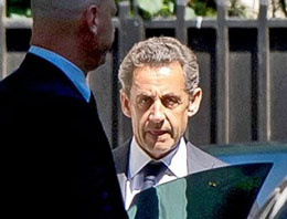  Sarkozy gözaltına alınınca şok olmuş