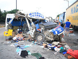 Trafik Kazası:7'si çocuk 20 yaralı TIKLA
