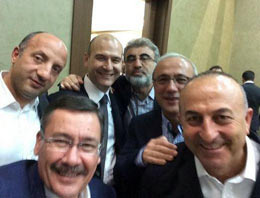 Gökçek'ten bakanlarla zafer selfiesi