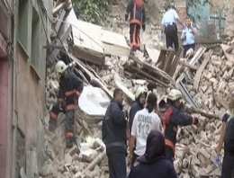 İstanbul'da 4 katlı bina çöktü