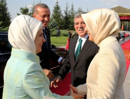 Emine Erdoğan ile Hayrünnisa Gül o an dayanamadı