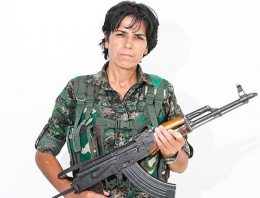 Kadın Kürt savaşçılar ünlü moda dergisinde