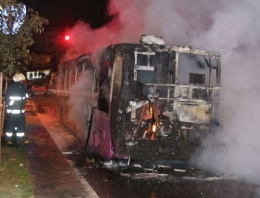 IŞİD protestosunda otobüs yaktılar!