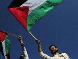 Filistin bayrağı BM'de göndere çekildi