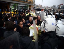 Taksim'de CHP'lilere gazlı müdahale!