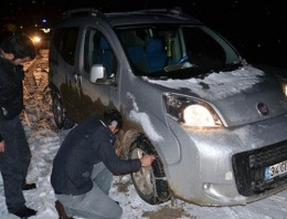 Kars'ta turistler yolda kaldı