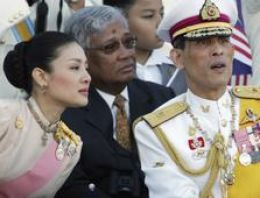 Tayland Prensi,dünürlerinden soyadını geri aldı