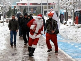 Bolu'da Yeniçeri Noel babayı böyle kovaladı