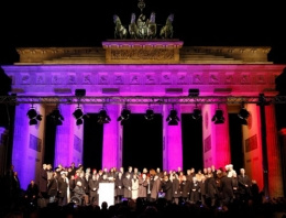 Almanya'da Paris için dev gösteri!