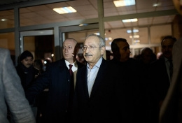 Kılıçdaroğlu'ndan Yaşar Kemal'e ziyaret