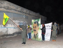 Kaleşnikoflu askeri törenle Kobani kutlaması!