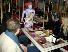 Karşınızda Türk yapımı garson robot 